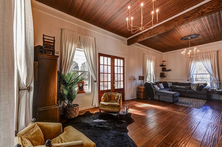 Homestead 180 grand living room