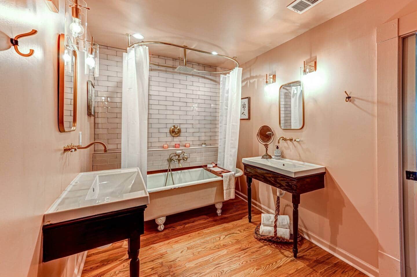 The Bower: en-suite with clawfoot tub and dual vanities